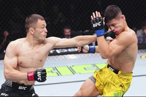 Алмахан проиграл третий бой в UFC