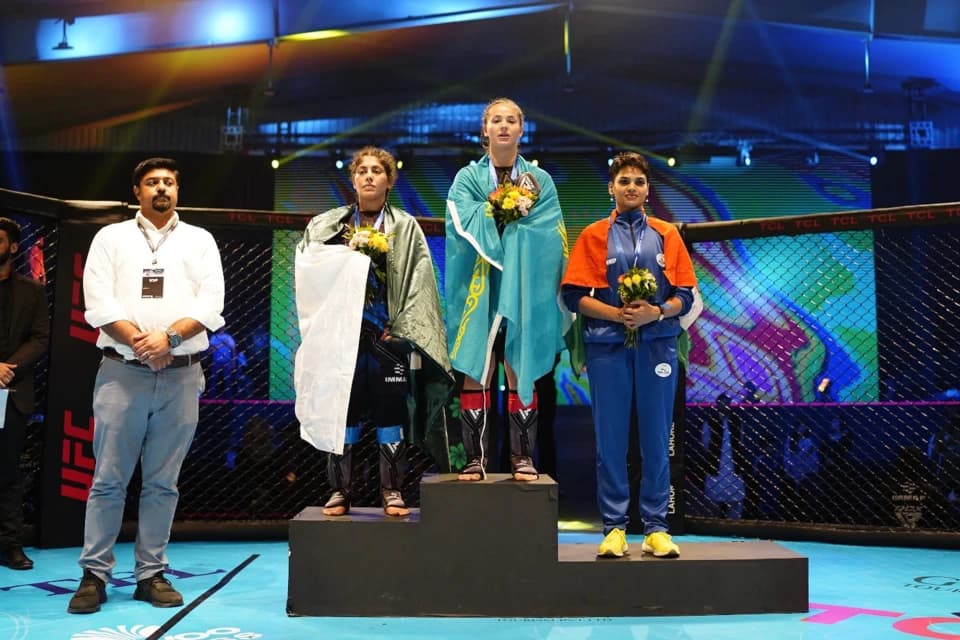 Казахстанка нокаутировала соперницу и стала трехкратной чемпионкой Азии по ММА (ВИДЕО)