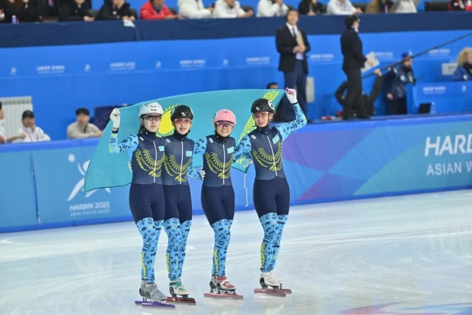 Женская сборная Казахстана по шорт-треку вышла в полуфинал мирового тура в Канаде