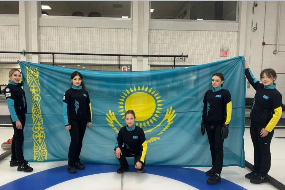 Команда Казахстана по керлингу стартовала на панконтинентальном чемпионате в Канаде