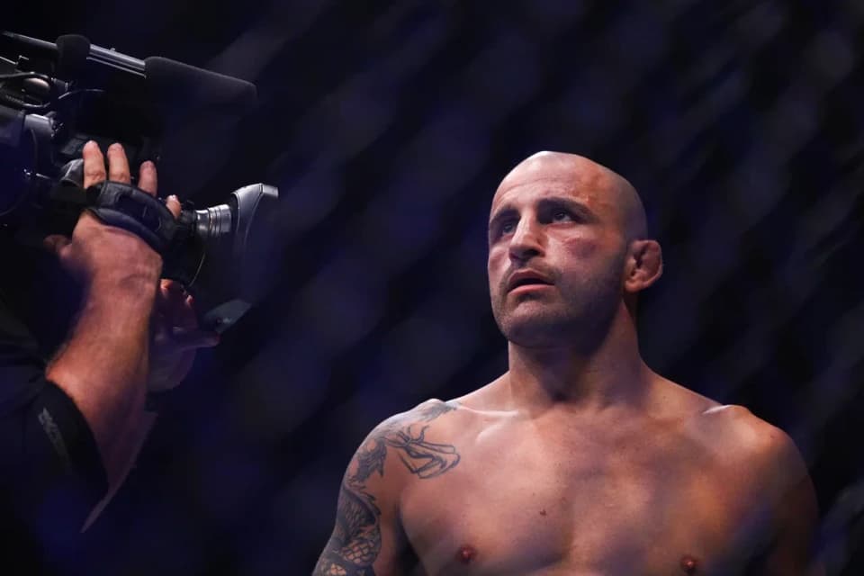 Оглушительным нокаутом завершился главный бой UFC 298 (ВИДЕО)