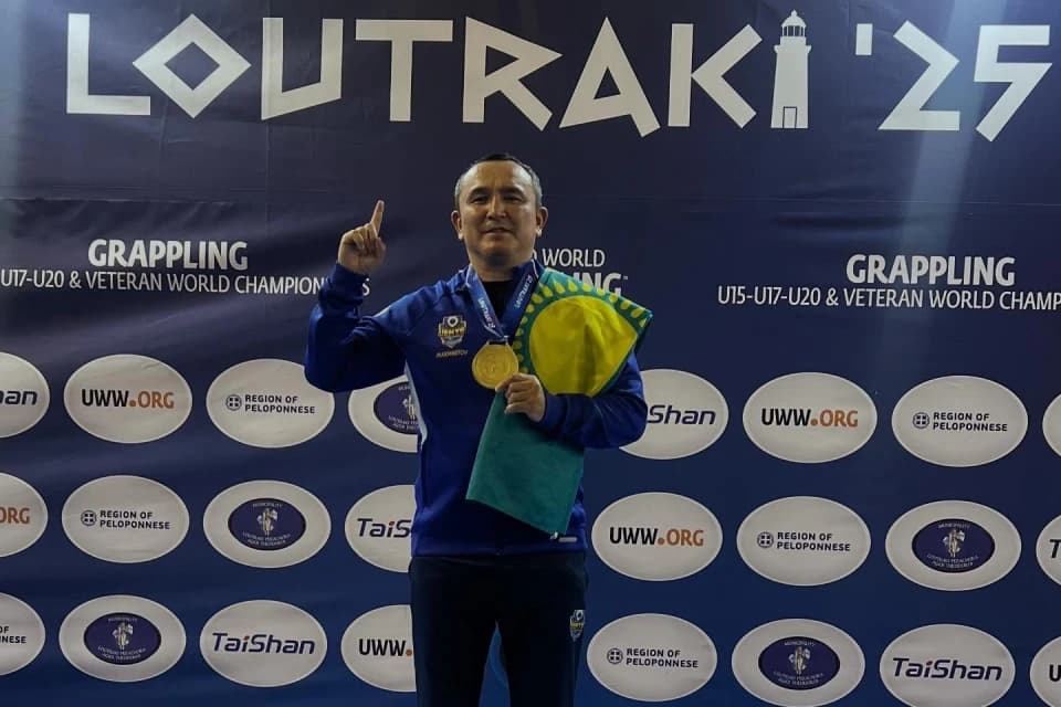 Айдар Махметов выиграл золото чемпионата мира по грепплингу