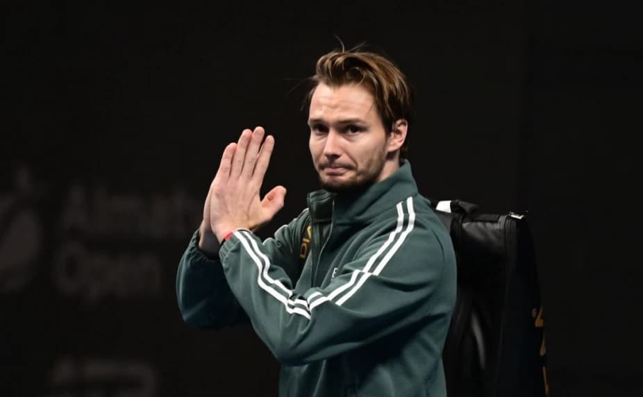 Александр Бублик снялся с полуфинала Almaty Open из-за травмы, Медведев прошел дальше