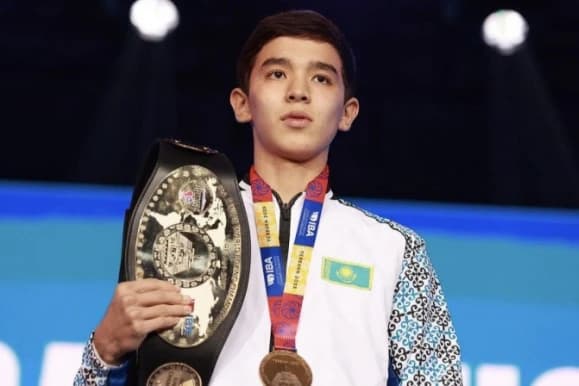 Чемпион мира из Казахстана проиграл в финале чемпионата Азии узбекистанскому боксеру