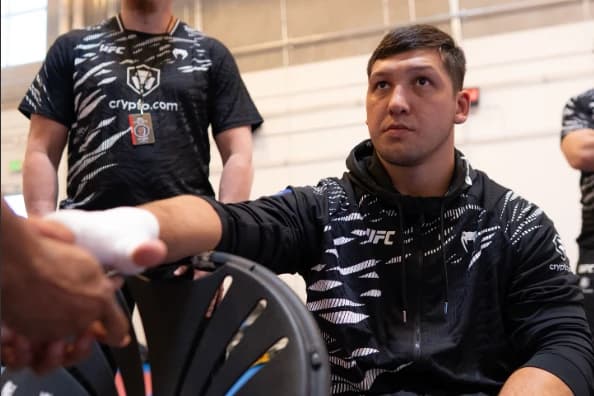 Дияр Нургожай проиграл в дебюте в UFC