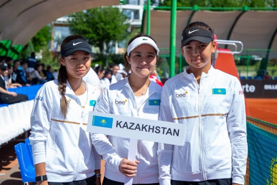 Billie Jean King Cup Junior: Қазақстан юниорлары Гонконгты жеңіп, топтан шығу мүмкіндігін сақтады