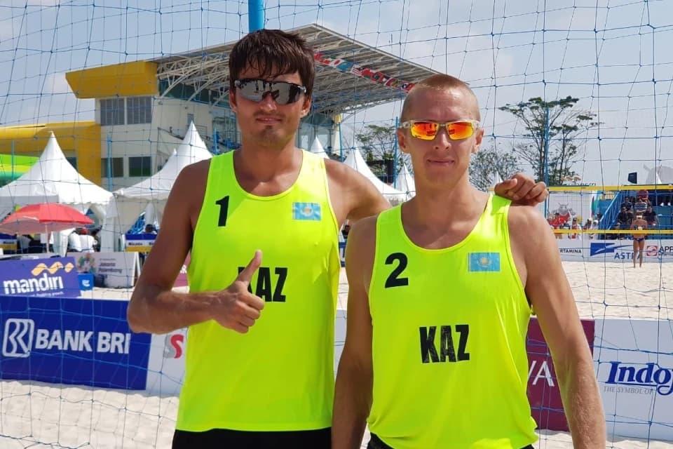 Казахстанцы вышли в 1/8 чемпионата Азии по пляжному волейболу