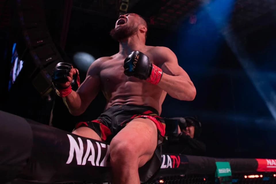 NAIZA проведет бой за пояс временного чемпиона в легком весе