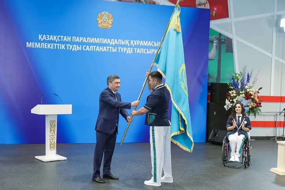 Олжас Бектенов паралимпиада ұлттық құрамасының мүшелеріне Мемлекеттік Туды табыстады