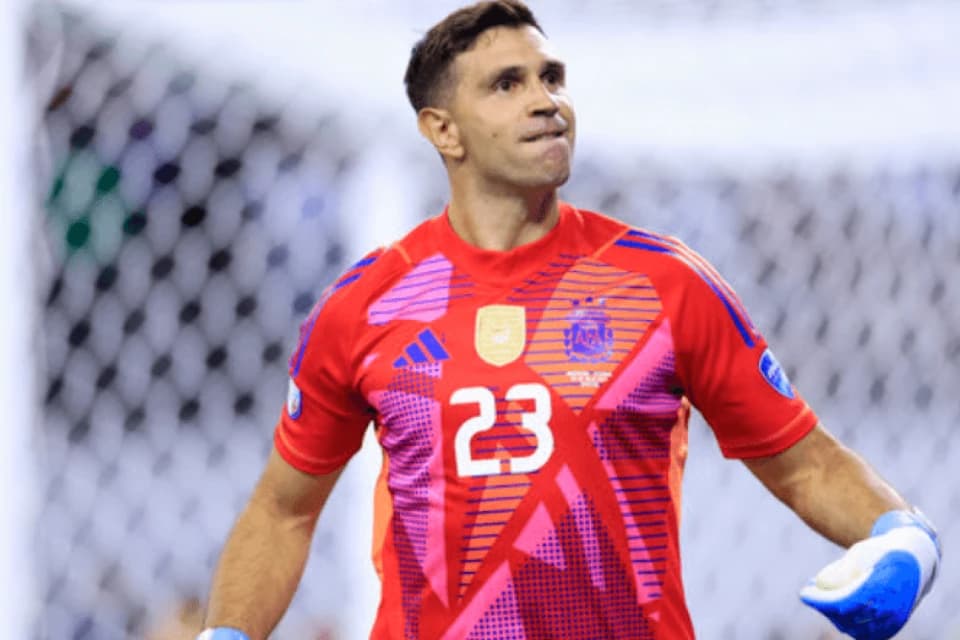 Эмилиано Мартинес – FIFA нұсқасы бойынша жылдың үздік қақпашысы