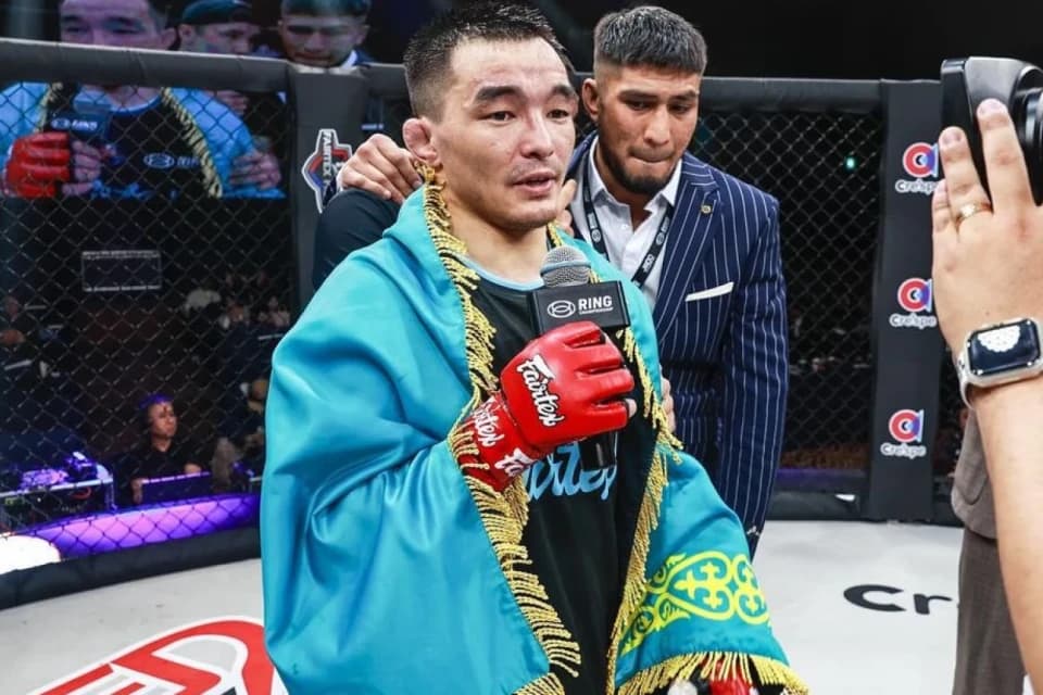 Болат Заманбеков кезекті жеңісімен чемпиондық жекпе-жекке жол ашты (видео)