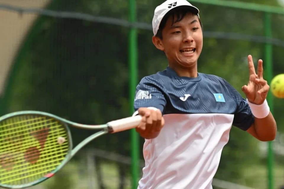Казахстанский теннисист Зангар Нурланулы вышел в финал турнира серии ITF Juniors в Фергане