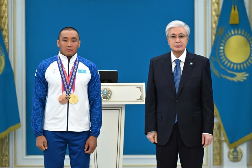 Мемлекет басшысы Қысқы Паралимпиада ойындарының чемпионы Ербол Хамитовты марапаттады