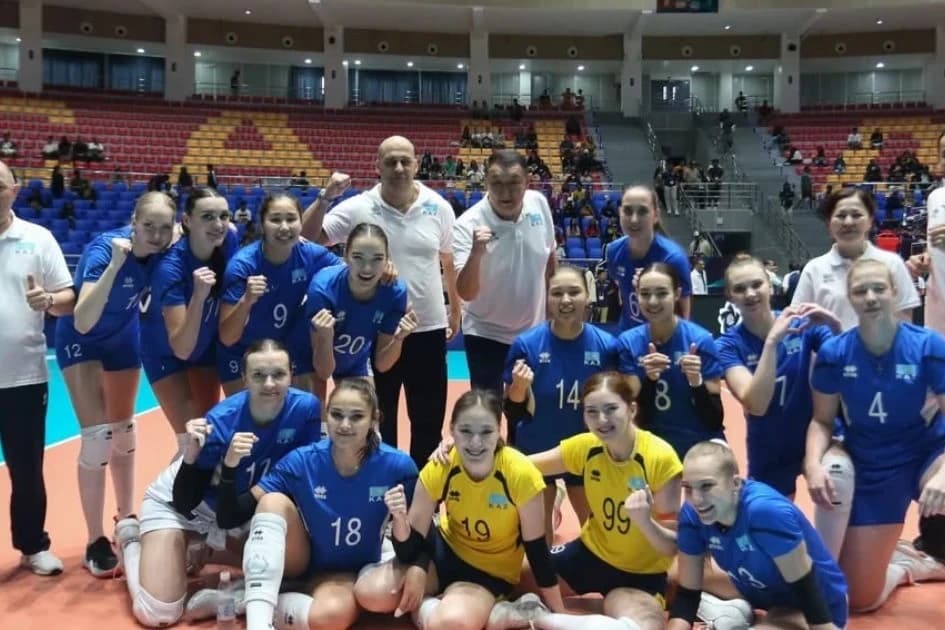 Казахстан с первого места вышел в 1/2 Кубка наций по волейболу