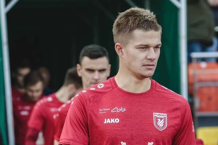 «Елімайға» ресейлік қорғаушы келді