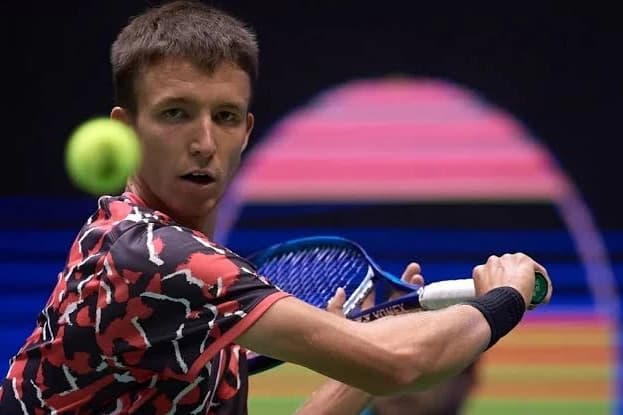 Григорий Ломакин вышел в четвертьфинал турнира в Ташкенте