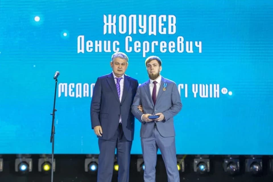 Известный игрок в настольный теннис награжден медалью за вклад в развитие спорта