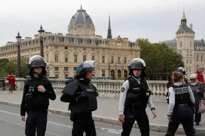 Франция полициясына Олимпиада ойындары кезінде сағыз шайнауға тыйым салынды