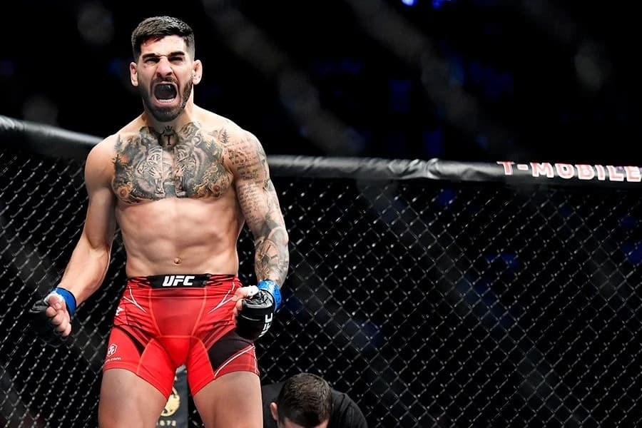 Топурия и Холлоуэй проведут титульный бой 15 сентября на турнире UFC 306