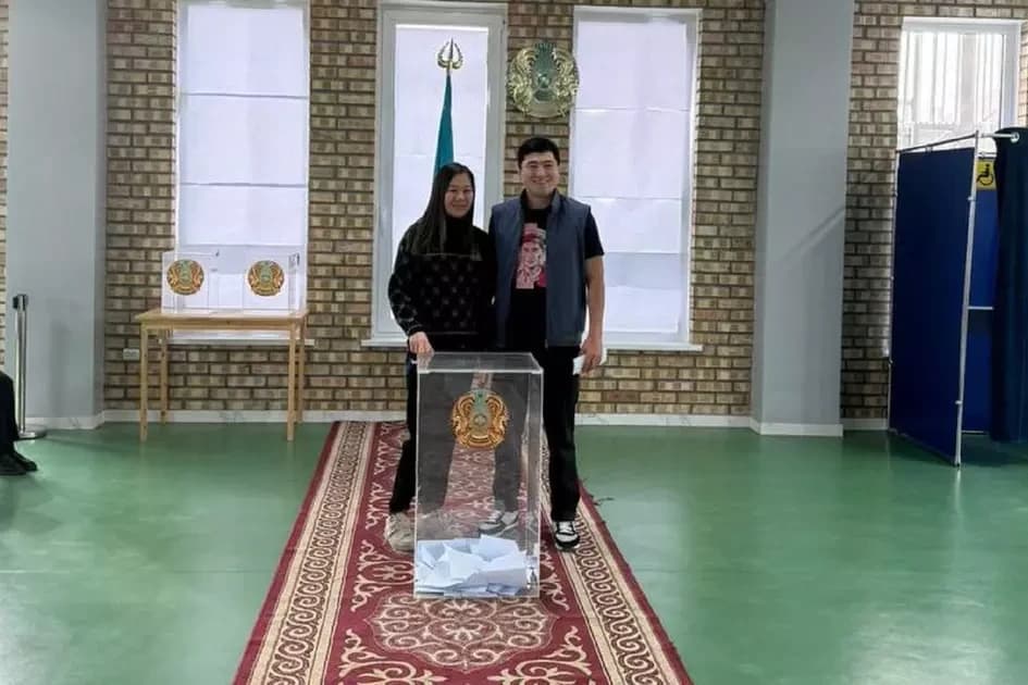 Қоян-қолтық ұрыстан үш дүркін әлем чемпионы Сора Рахмонова жолдасымен бірге референдумда дауыс берді