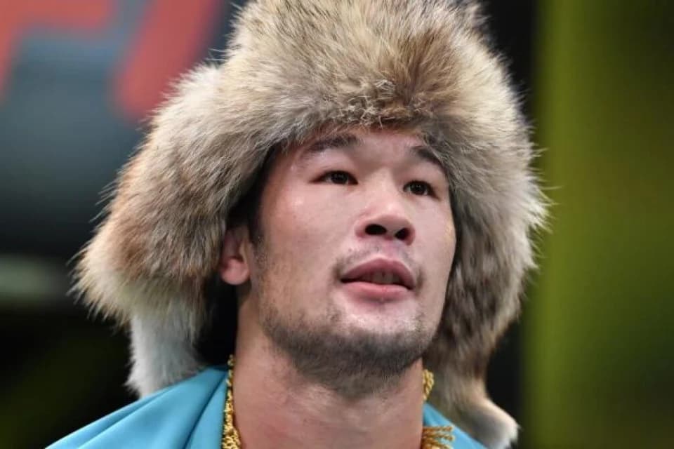 Бойцы UFC поделились своими новогодними обещаниями на 2025 год