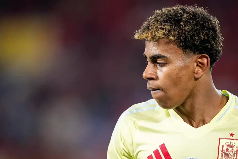 Еуро-2024 турнирінің ең жас футболшысы жақындарына екі баспана сыйлады