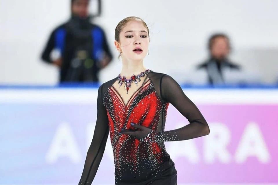 Қазақстандық мәнерлеп сырғанаушылар жасөспірімдер арасындағы Гран-при кезеңінде бақ сынайды