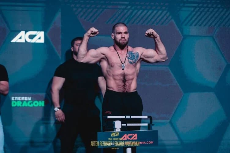 Резников пен Бақытжанұлы АСА 188 турниріндегі жекпе-жекке дейін салмақ өлшеу рәсімінен сәтті өтті