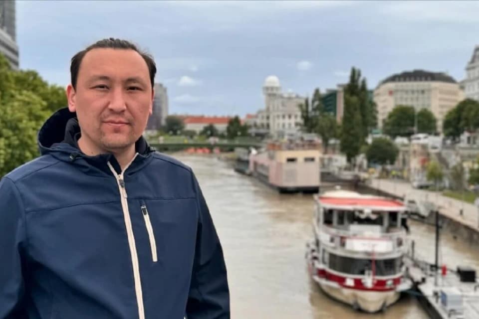 «Әбден тойынғанмын»: Ермұхамед Мәулен EURO-2024 ойындарын жүргізуден бас тартты