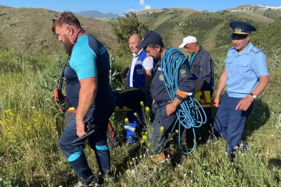 Қытайлық парапланер Жетісу облысында ауыр жағдайға тап болды