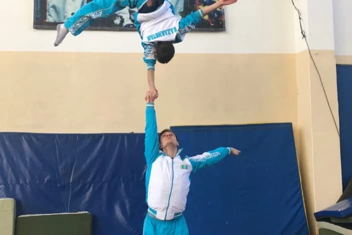 Казахстанцы завоевали «серебро» на чемпионате мира по спортивной акробатике