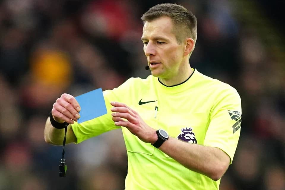 FIFA футболда көк қағазды енгізу туралы қауесеттер туралы пікір айтты