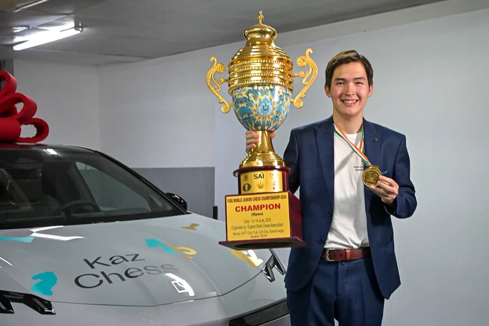 Тимур Турлов подарил машину чемпиону мира